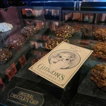 The interior of Gideon's Bakehouse cookie store at Disney Springs in Orland.. 스톡 사진