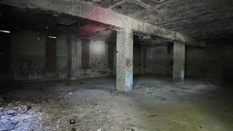 Interior Hall of an Abandoned Restaurant with Graffiti Vídeos de archivo 342169060