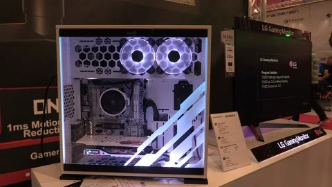 Interior of high-end gaming computer on display in showroom 스톡 동영상 91825370