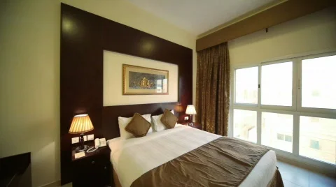 Interior of hotel room - it is possible to find hotel in Dubai for all tastes Video stock 875253