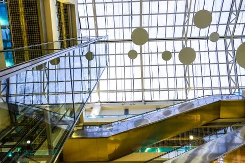 The interior of a modern building with an elevator. Glass roof, glass Elevator Stock-Fotos