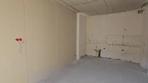 Interior of a new modern apartment building under construction Vídeos de archivo 338005718