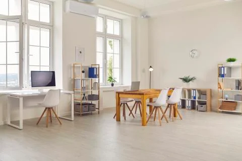 Interior of a new modern empty large business office, which is well lit by Foto stock