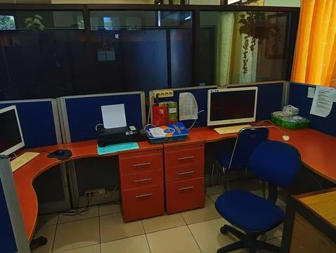 Interior of office workspace without staff members because no office schedule Foto stock