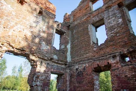 Interior of an old brick building, trees visible outside Fotos de archivo