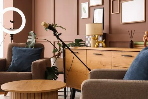 Interior of podcaster's studio with armchairs, microphone and commode 库存照片