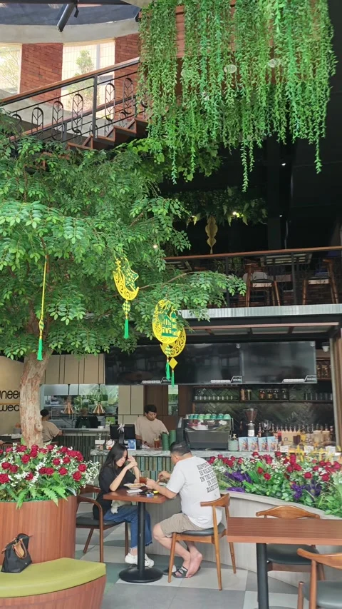 The interior of the restaurant Vidéo 330759160