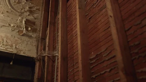 Interior Room of Abandoned Building with Bare Walls 库存影片 82290224