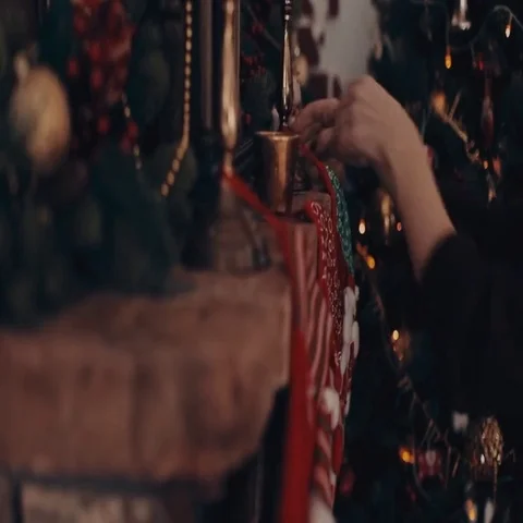 Interior room with elegant Christmas tree, fireplace and Christmas socks Vidéo 69541982