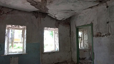 Interior scene with sagging ceiling Video stock 118946888