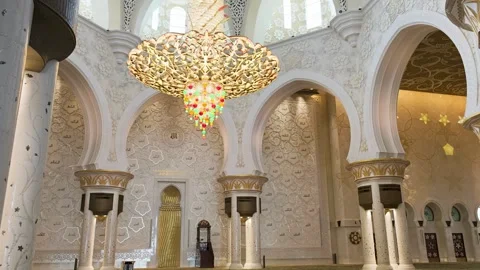 Interior of Sheikh Zayed Grand Mosque in Abu Dhabi, United Arab Emirates 動画素材 322057713
