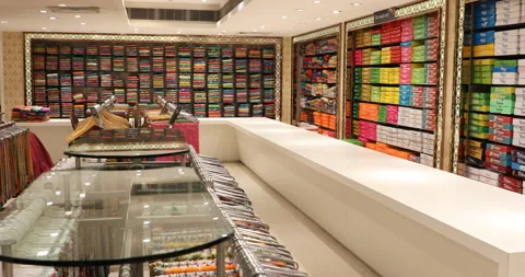 Interior of a Shopping Mall Vídeos de archivo 144714886