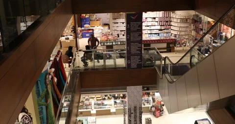 Interior of a Shopping Mall Vídeos de archivo 144715019