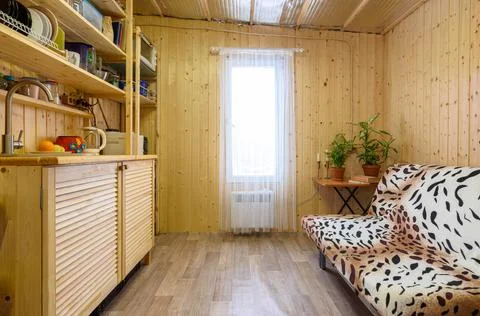 Interior of a small kitchen with a set of wood in a country house Foto stock