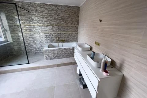 The interior of a spacious modern bathroom with a large bathtub Stock Photos