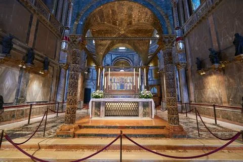 Interior of St. Mark's Cathedral. Stockfoto's