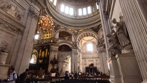 Interior of St. Paul's Cathedral Vídeo Stock 303887398