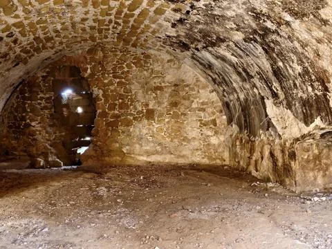 Interior of stone vaulted cellar with arched ceiling, irregular masonry wal.. Stock Photos