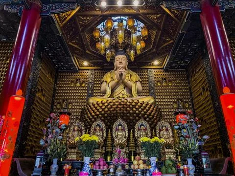 Interior of Thousand Buddha Temple or Chua Van Phat pagoda in District 5, Ho  Stock Photos