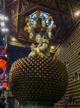 Interior of Thousand Buddha Temple or Chua Van Phat pagoda in District 5, Ho  Stock Photos