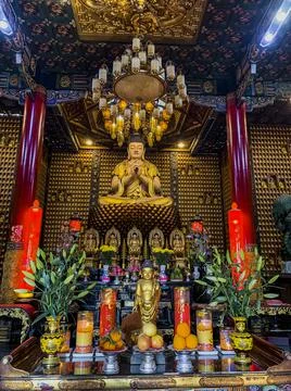 Interior of Thousand Buddha Temple or Chua Van Phat pagoda in District 5, Ho  Stock Photos