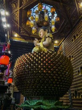 Interior of Thousand Buddha Temple or Chua Van Phat pagoda in District 5, Ho  Stock Photos