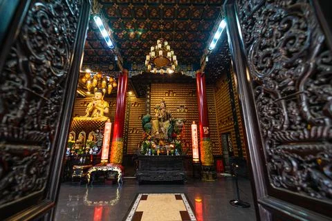 Interior of Thousand Buddha Temple or Chua Van Phat pagoda in District 5, Ho  Stock Photos
