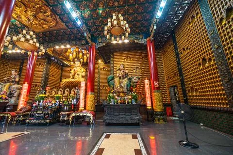 Interior of Thousand Buddha Temple or Chua Van Phat pagoda in District 5, Ho  Stock Photos