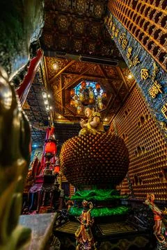 Interior of Thousand Buddha Temple or Chua Van Phat pagoda in District 5, Ho  Stock Photos