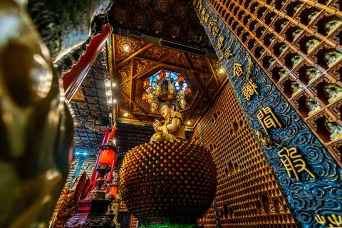 Interior of Thousand Buddha Temple or Chua Van Phat pagoda in District 5, Ho  Stock Photos