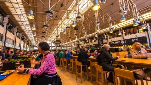 Interior time-lapse of the spectacular Time Out Market in Lisboa Stock-Footage 90257888