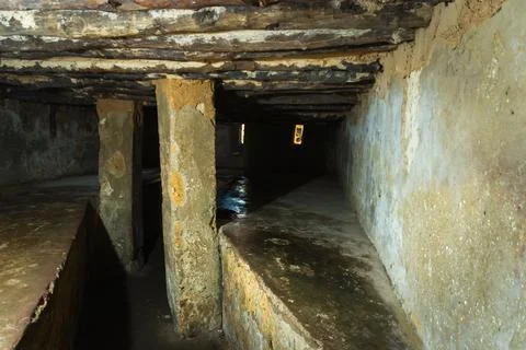 Interior of an underground slave holding chamber in Stone Town, Zanzibar. L.. Stock-Fotos
