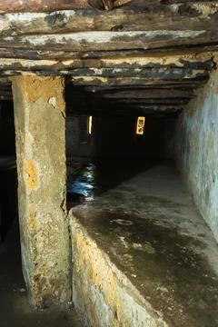 Interior of an underground slave holding chamber in Stone Town, Zanzibar. L.. Stock-Fotos