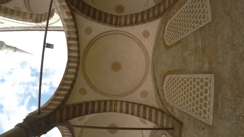 Interior view in Blue Mosque. Sultan Ahmed Mosque in Istanbul. Turkey. 4K. Vídeos de archivo 82675413