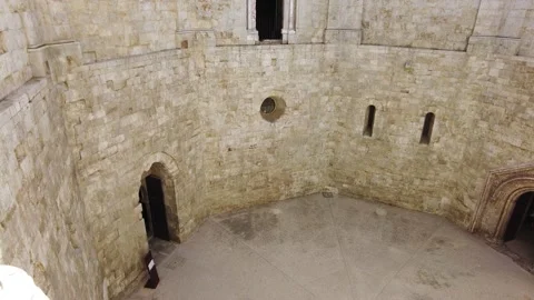 Interior view in Castel del Monte, famous medieval fortress in Apulia, Italy. 库存影片 160931455
