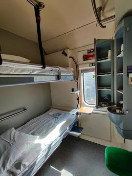 Interior view of a compact sleeper cabin inside a Finnish train, showing made 库存照片