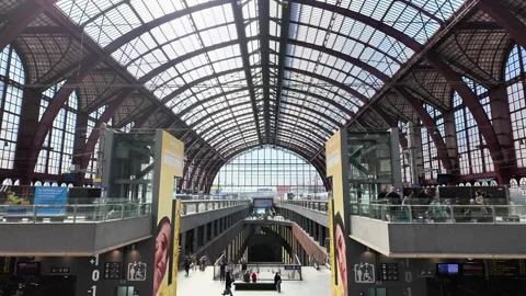 Interior View of Historic Antwerp Central Railway Station, Belgium Vídeos de archivo 333216331