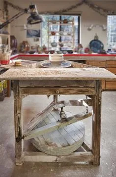 Interior view of a potter's workshop in Hockinson, the potters wheel and wo.. Stock Photos
