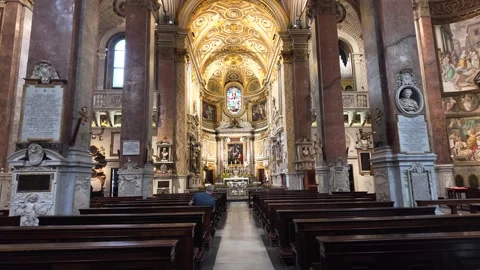 Interior view of Santa Maria dell'Anima church in Rome Vidéo 337413348