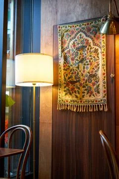 Interior view of a warmly decorated coffee shop Foto stock