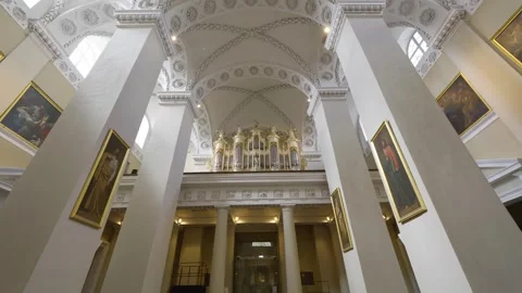 Interior of Vilnius Cathedral featuring pipe organ on balcony Stockbeeldmateriaal 333451936
