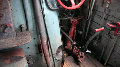 Interior of an vintage German steam engine locomotive control room, rusty gear Vídeos de archivo 61919649