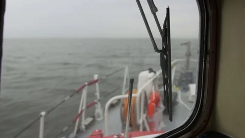 Interior window view of ocean with bow Vidéo 73131965