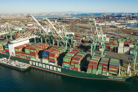 Intermodal, container ship docked at port of Long Beach California USA Fotos de archivo