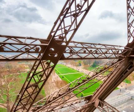 Internal metallic structure of Eiffel Tower in Paris - France Stock-Fotos
