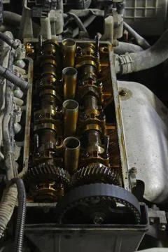 The internals of the engine under the valve cover Foto stock