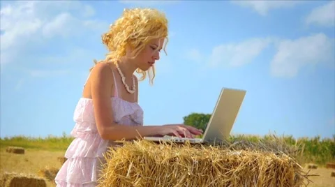 Internet everywhere Video stock 8781351