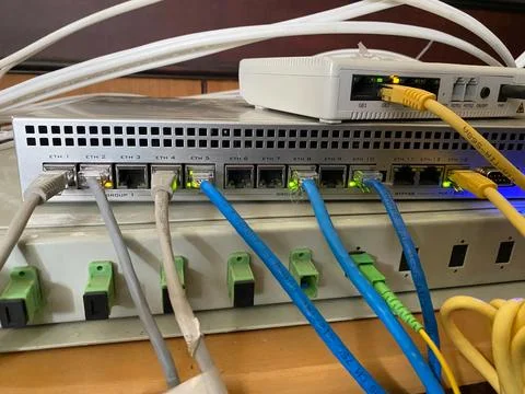 Internet network devices connected to each other via cable. proxy, hub, and.. Foto stock