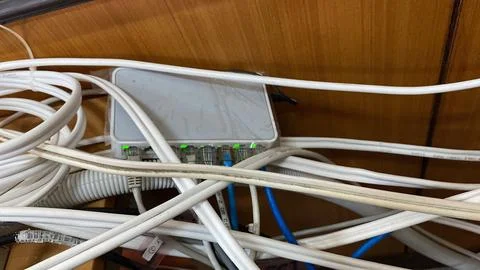 Internet network devices connected to each other via cable. proxy, hub, and.. Foto stock