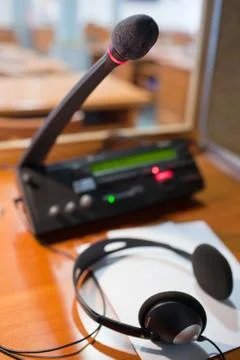 Interpreting - Microphone and switchboard in an simultaneous int 스톡 사진